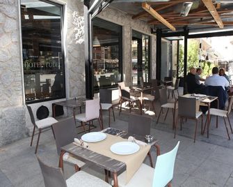 Tudel - לס אסקלדס - מסעדה