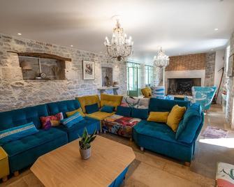 Domaine de Sourbil - Heated Swimming Pool - 33 guests - Saint-Antonin-Noble-Val - Living room