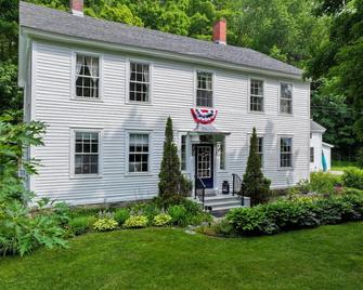 Historic Chipman House - Ripton - Building