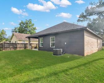 Reduced! Renovated Hidden Gem. Chef Kitc - Beaumont - Building