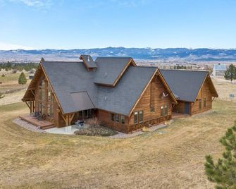 Lazy Bzzz Cabin Stunning Views - Hamilton - Building