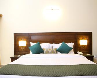 Dreamworld Resort, Hotel & Golf Course - Karachi - Bedroom
