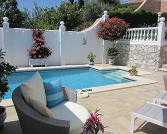 All Is Private, When Booking We Block The Entire Property For Your Holiday ! - Benalmádena - Pool