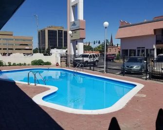 Santa Fe Inn and Suites Pueblo - Pueblo