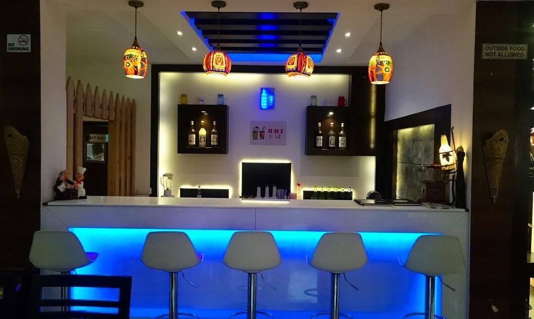 Gk Resorts - דרמאסאלה - בר