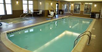 Holiday Inn Express & Suites Youngstown West - Austintown - Youngstown - Piscina