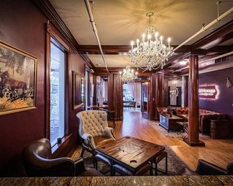 Deluxe Guestroom - 2 Queens · The Jefferson Inn Rm. 4 - Southern Pines - Lounge