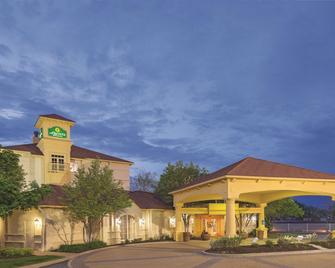 La Quinta Inn & Suites by Wyndham St. Louis Westport - Maryland Heights - Bygning