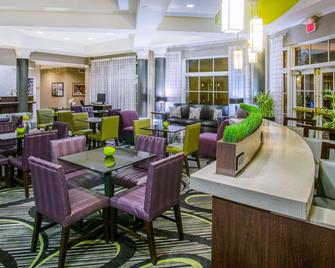 La Quinta Inn & Suites by Wyndham St. Louis Westport - Maryland Heights - Restaurant
