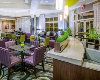 La Quinta Inn & Suites by Wyndham St. Louis Westport - Maryland Heights - Restaurant