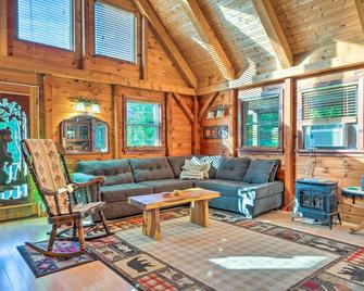 West Danville Cabin: Day Trip to Stowe Mtn! - Hardwick - Sala de estar