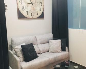 Apartamentos Deluxe Barajas - Madrid - Sala de estar