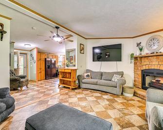 Cozy Home w/ Playground: Near Hunter Ski Resort! - Haines Falls - Sala de estar