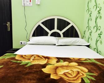 Hotel Shiv Ganga - Varanasi - Bedroom
