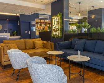 Travelodge Barcelona Poblenou - Barcelona - Lounge