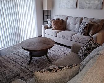 Wellspring Luxe2 - Fort Wright - Living room