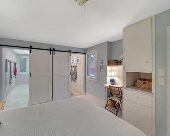 Nautical Themed - Downtown Boyne City Getaway Close To The Lake - Boyne City - Bedroom