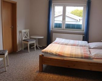 Apartment/apartment 1, shower, WC - Ferienhof Lembke - Mönkeberg - Schlafzimmer