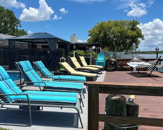 Great Location Waterfront, Heated Pool! Beautiful Sunsets, All Pets Stay Free! - Holiday - Patio