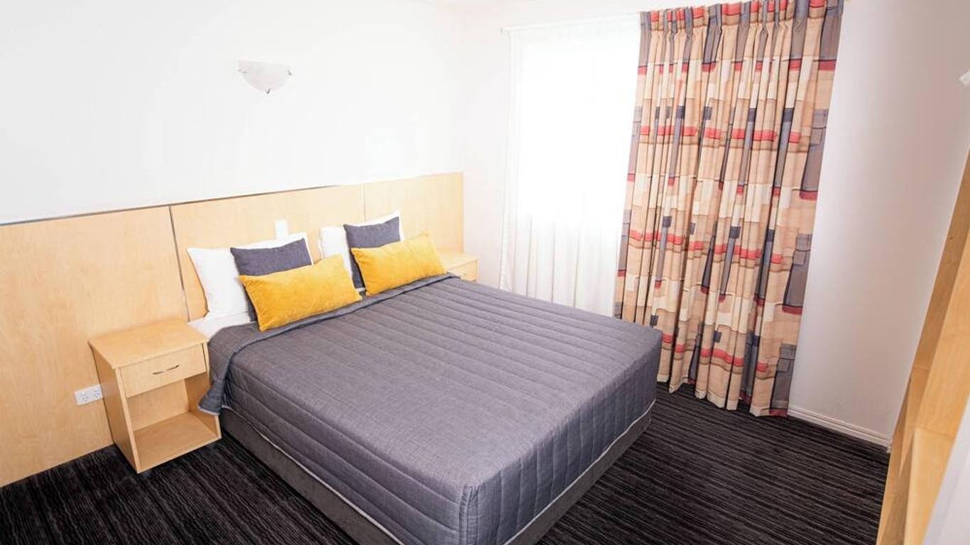 Mayfair Motel Emerald