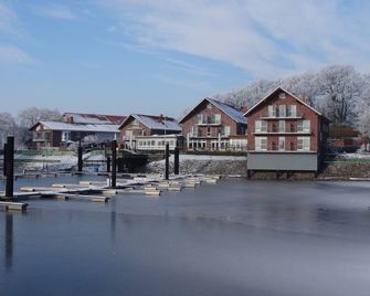 Hotel Restaurant Bootshaus - Achim - Building