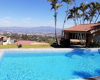 Hotel Monte Campana Escazu - Escazu - Zwembad