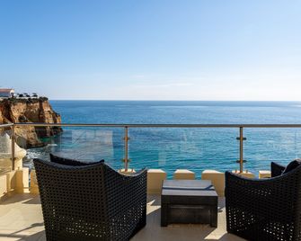 O Castelo Guest House - Praia do Carvoeiro - Balcon