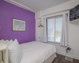 Economy Double Room with Ensuite Bathroom - San Francisco - Slaapkamer