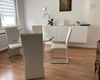 Beautiful, bright 2 room apartment in Hanover Misburg - Hannover - Dining room