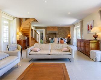 Manoir de Pléac: spend a holiday in the heart of Romantic Brittany. - Combourg - Salon