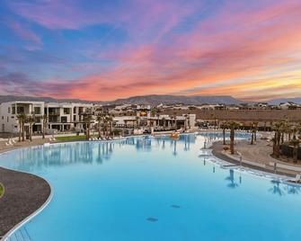 The Suite Spot #101 - Saint George - Pool