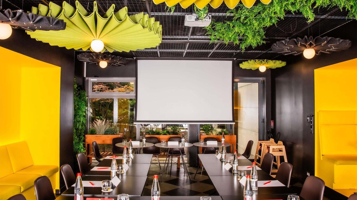 إيبيس باريس بيرسي فيليدج