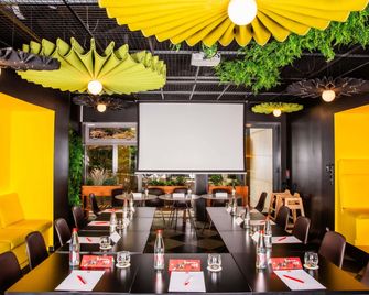 إيبيس باريس بيرسي فيليدج - باريس - مطعم