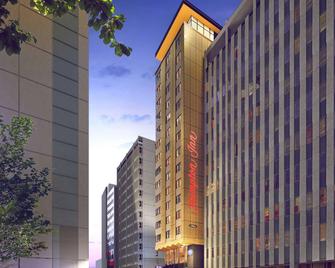 Hampton Inn by Hilton Calgary Downtown - Calgary - Building