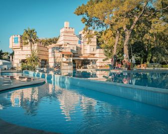 Ulusoy Kemer Holiday Club - Kids Concept - Göynük - Bể bơi