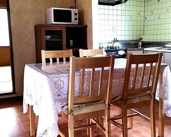 A house with a Showa retro atmosphere within walking distance of JR Noboribetsu Station - Noboribetsu - Dining room