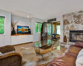 Blackberry Hill Shores Center Hill Lake - Smithville - Living room