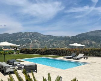 Villa Belle Vue - Carros - Pool