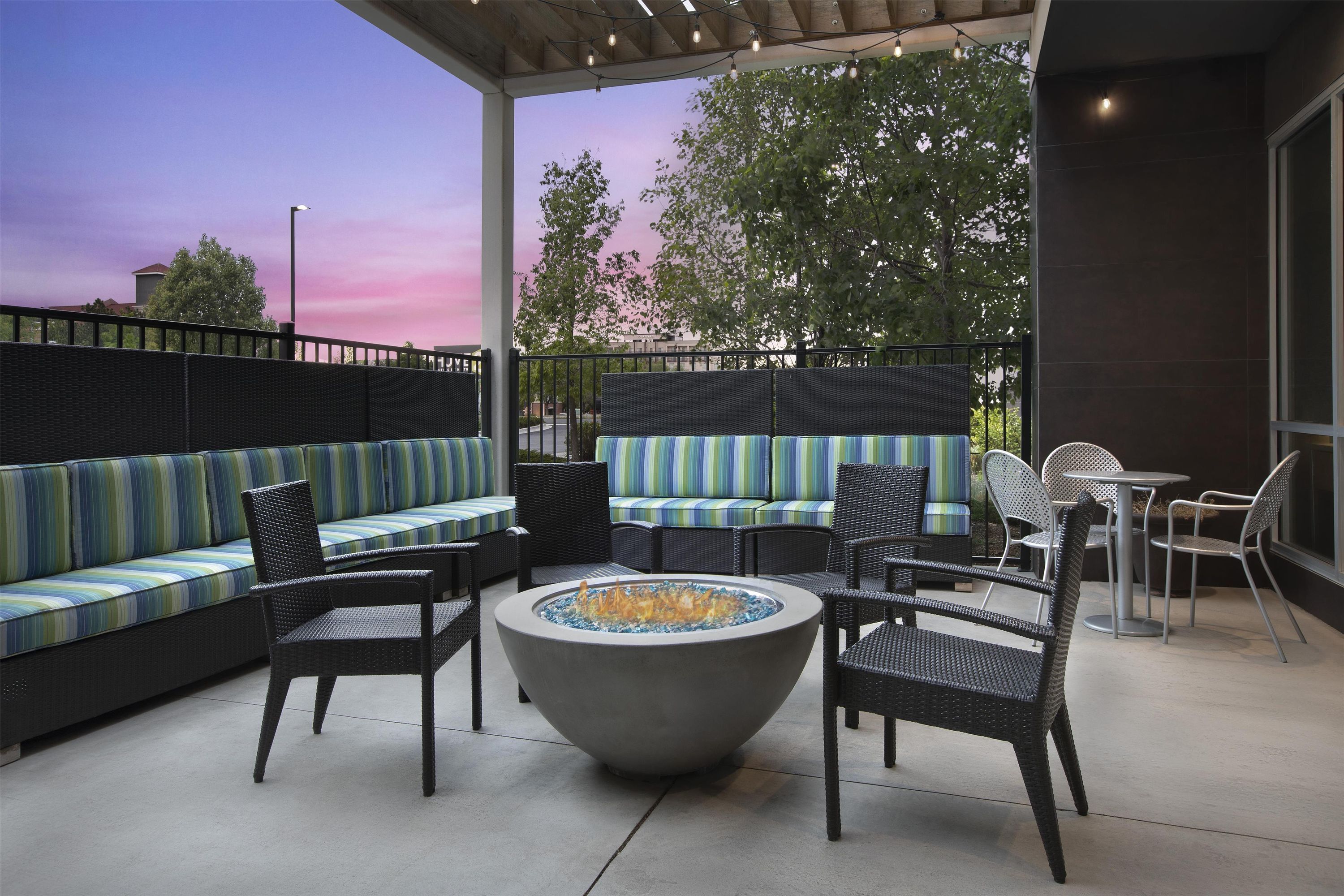 Home2 Suites by Hilton Denver International Airport - דנבר - בניין