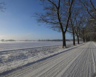 Large 120m ² family house, fireplace, gr. Garden, small stream, idyllic, nature, peace - Gerswalde - Playa