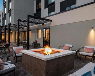 TownePlace Suites by Marriott Lancaster - Lancaster - Patio