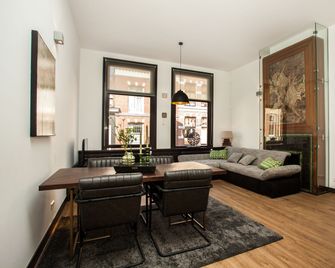 Stayci Serviced Apartments Royal Palace - The Hague - Living room
