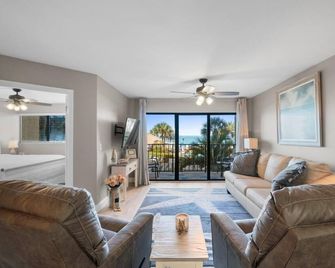 The Summerhouse! Beachfront 2br Condo, Sleeps 8, Gulf Views - Panama City - Living room