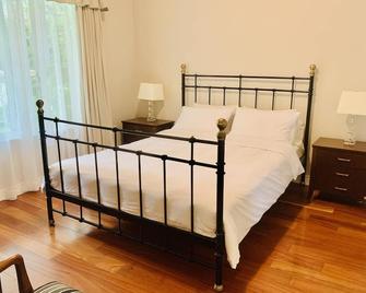 Richmond Garden Retreat - Richmond - Bedroom