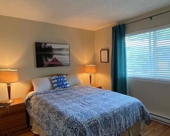 Shawnigan Lake Beach Resort 2 Bedroom Beachfront Condo! - Shawnigan Lake - Bedroom