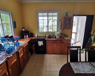 Karibik Ocean view Guesthouse Trinidad - Las Cuevas - Cuisine