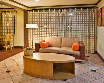 La Quinta Inn & Suites by Wyndham Columbus State University - Columbus - Ruang tamu