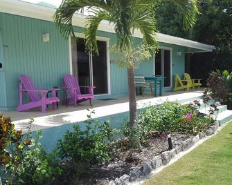Sandy beach for total relaxation - North Palmetto Point - Patio