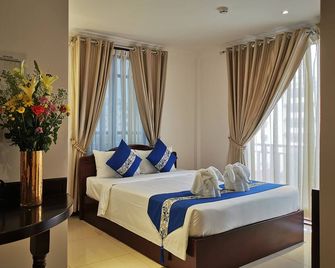 Jun Yue Hotel - Nom Pen - Habitación