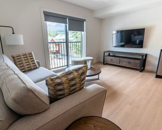 Basecamp Suites Canmore - Canmore - Living room